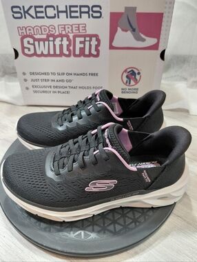 NWT Skechers Womens Swift Fit Hands Free Slip On Black & Pink Sneaker SIZE 6.5